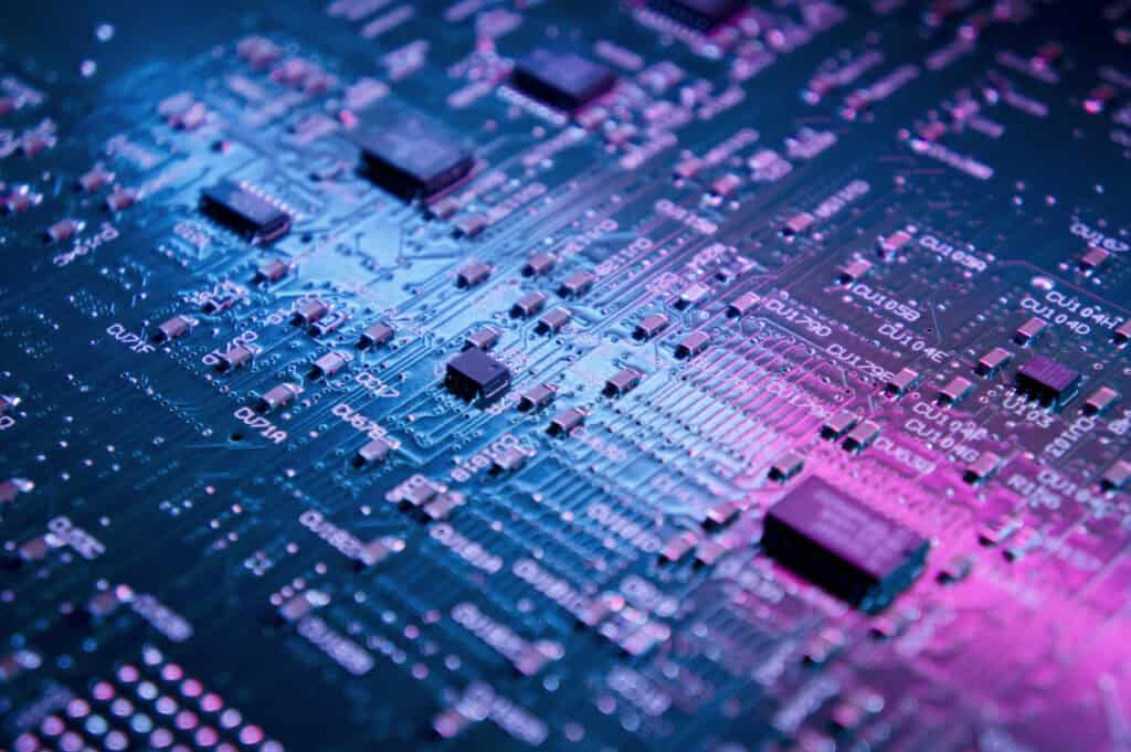 Microchips_on_a_printed_circuit-